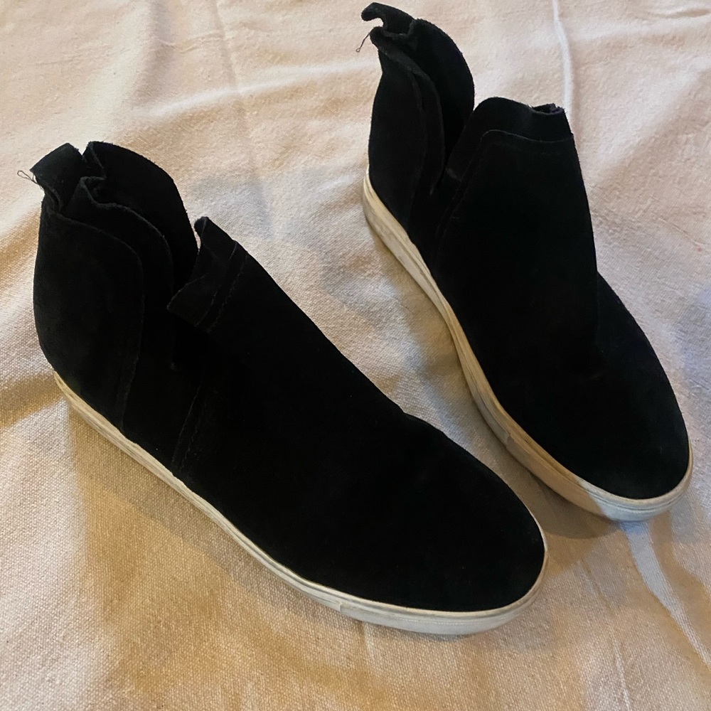 Heeled sneakers